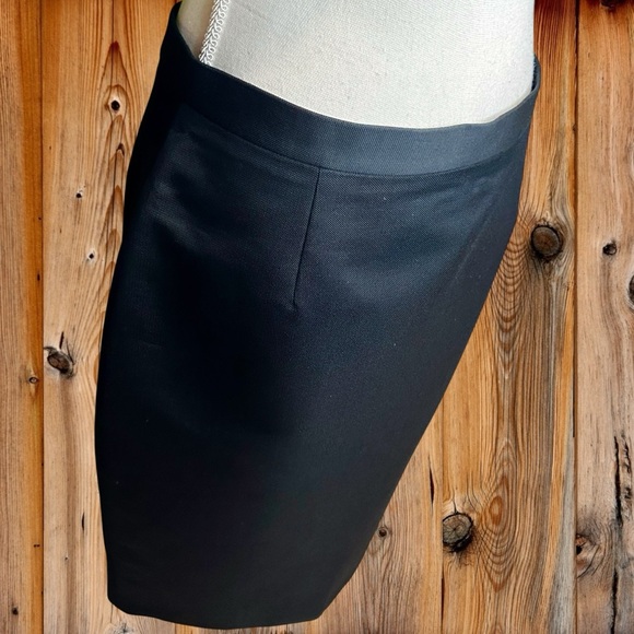 NWOT Givenchy Vintage Black Wool-Blend Textured Crepe Pencil Skirt Size 44 = 12 - Picture 9 of 16
